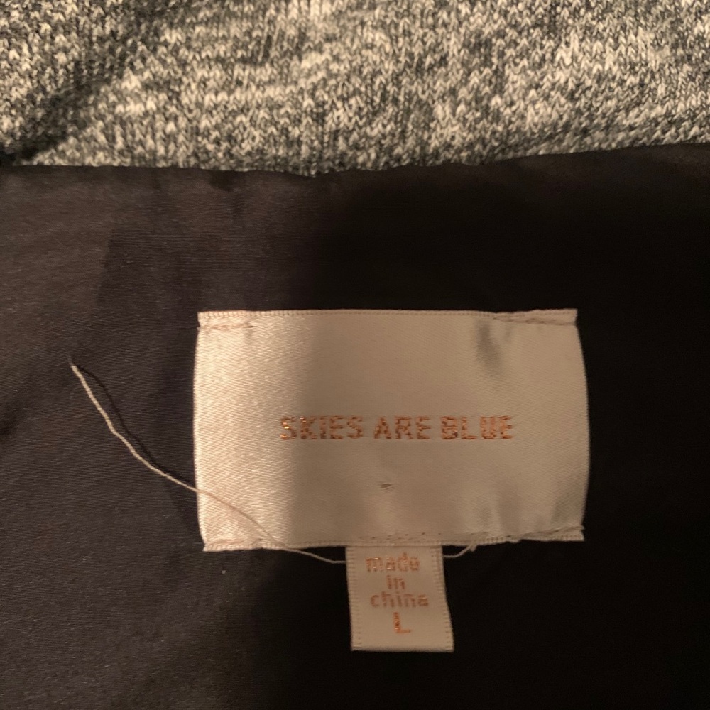 Size L Skies are Blue Puffer Vest